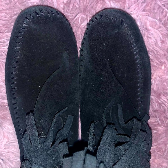 Minnetonka Moccasin 3-Layer Fringe Boots - Picture 5 of 9